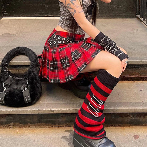 gothic-spliced-eyelet-pleated-plaid-skirt-2