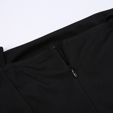 Vestido ajustado de tul con retazos de malla plisada